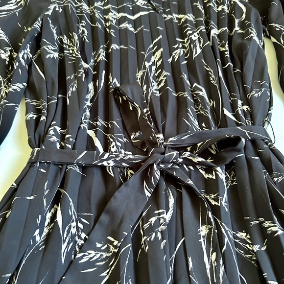 • H&M dress - Picture 5 of 8